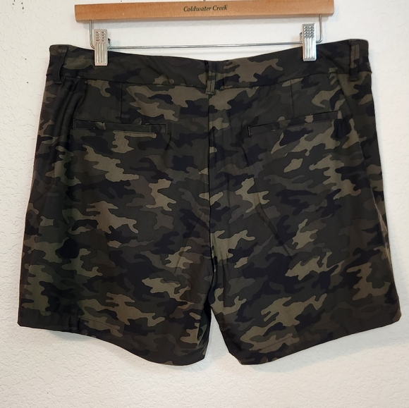 Spanx Women's Green Camouflage Sunshine Shorts, Size XL - Picture 2 of 8